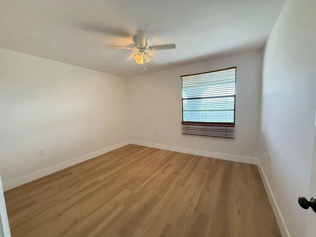 Unit 404 photo 5