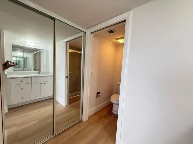 Unit 404 photo 11