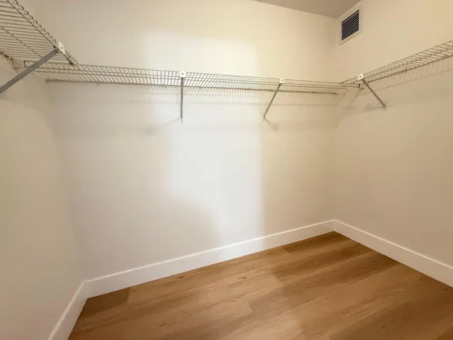 Unit 404 photo 14