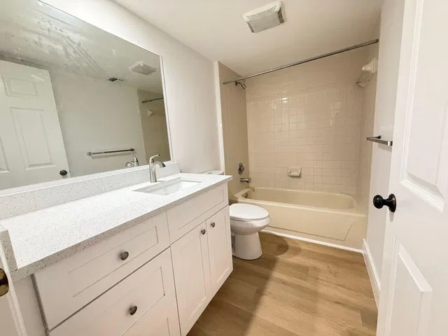 Unit 404 photo 18