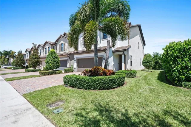 Residence photo 3