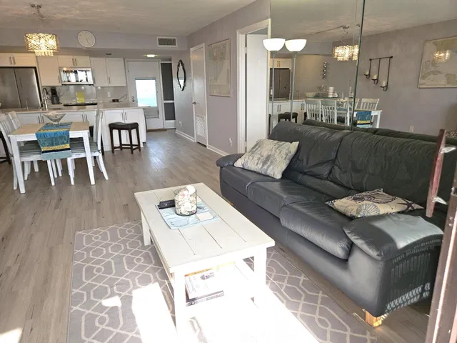 Unit 411 photo 14