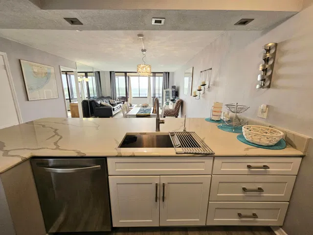 Unit 411 photo 18