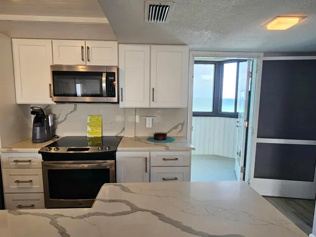 Unit 411 photo 20
