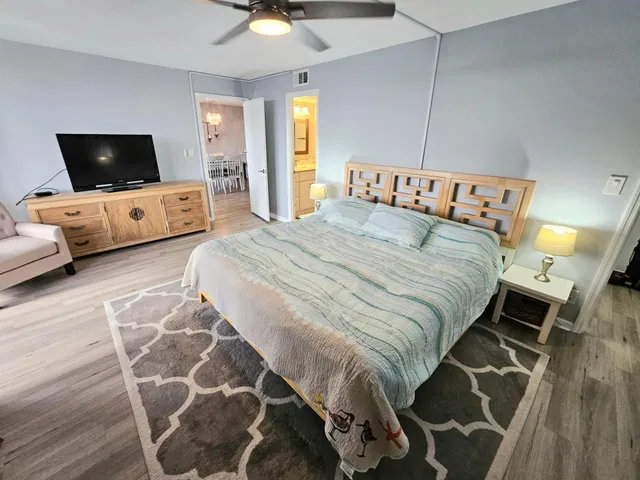 Unit 411 photo 24