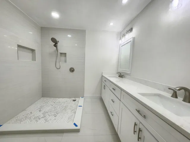 Unit 201 photo 25