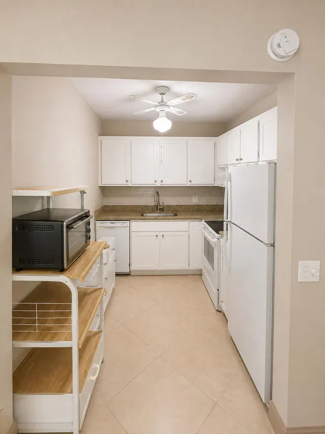 Unit 310 photo 12