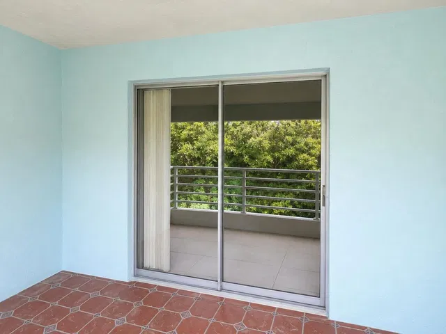Unit 310 photo 17