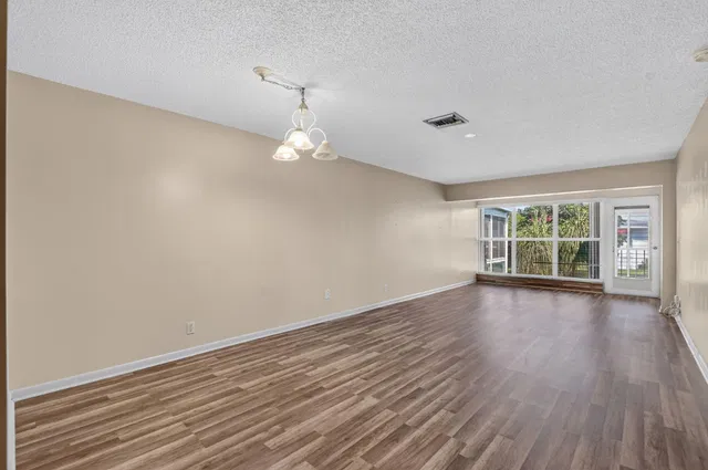 Unit 204 photo 4