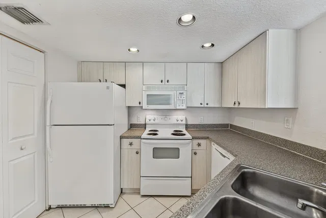 Flagler Pointe Unit 631 photo 32