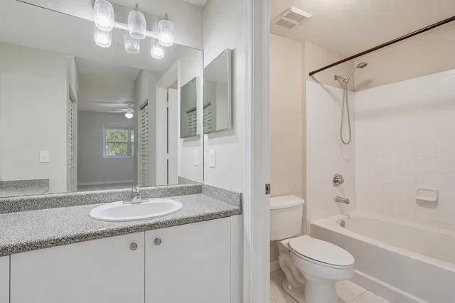 Unit 306 photo 13