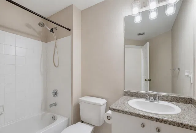 Unit 306 photo 16