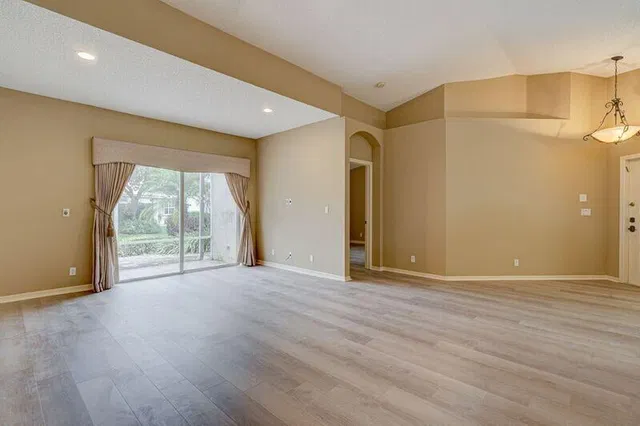 Residence photo 3
