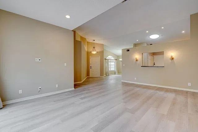 Residence photo 12