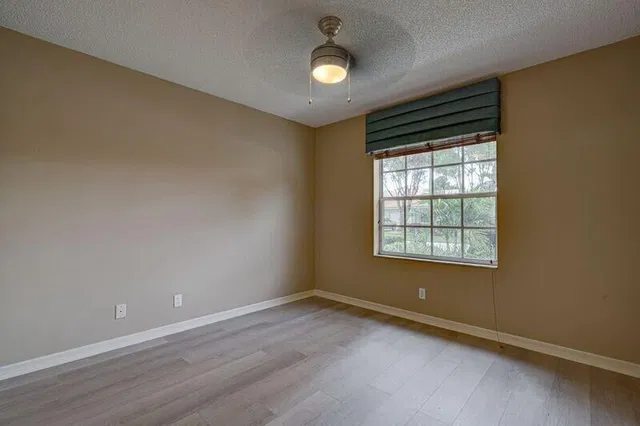 Residence photo 16