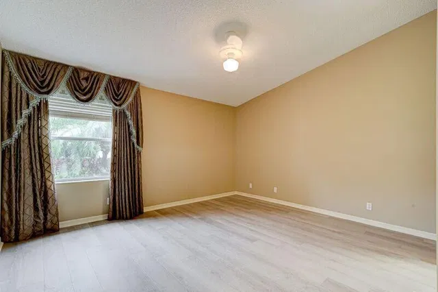 Residence photo 17