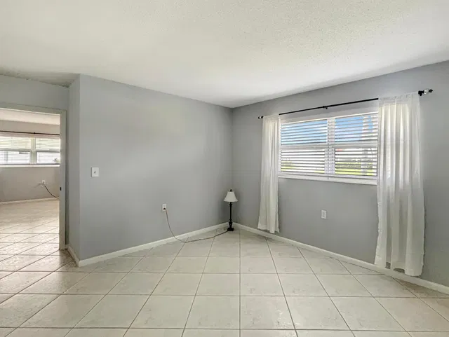 Unit 6 photo 15