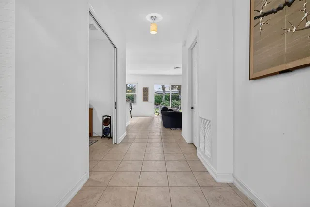 Residence photo 5