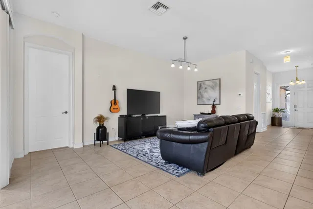 Residence photo 8