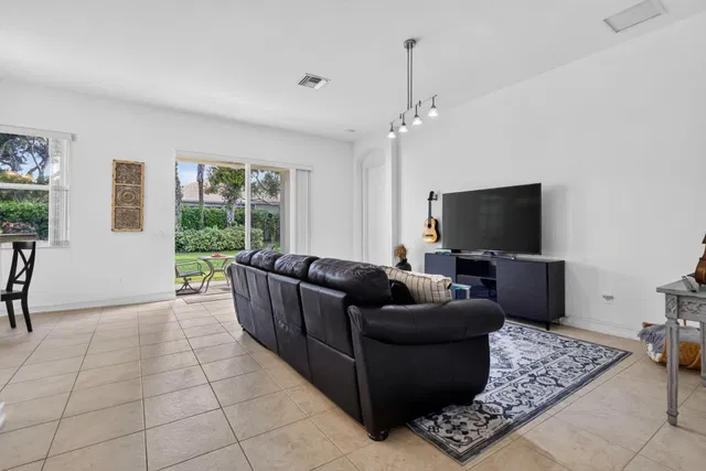 Residence photo 9