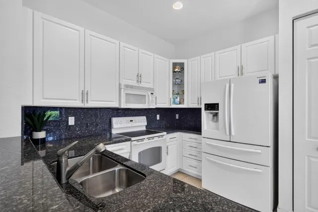 Residence photo 12