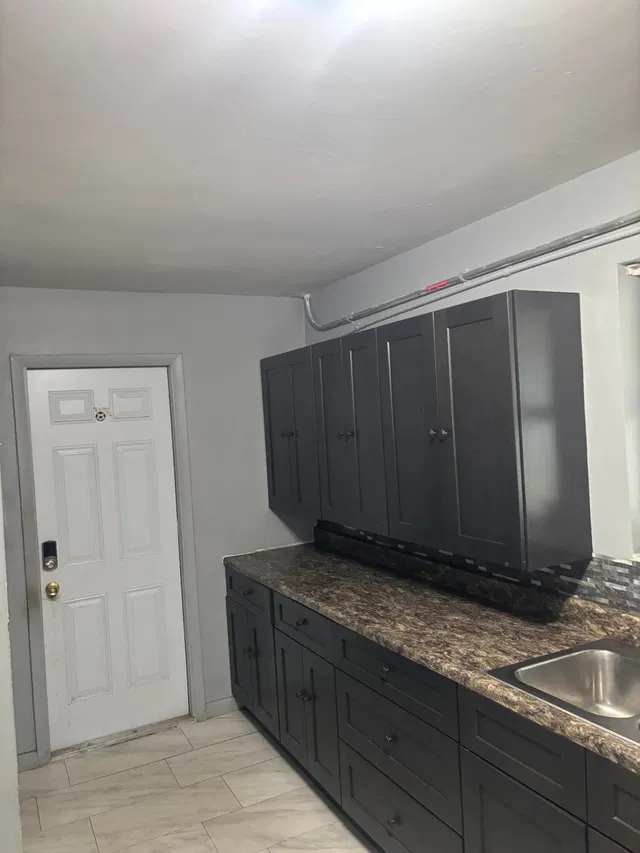 Unit 105 photo 5