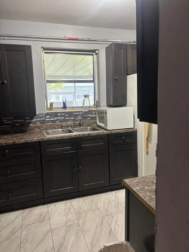 Unit 105 photo 8