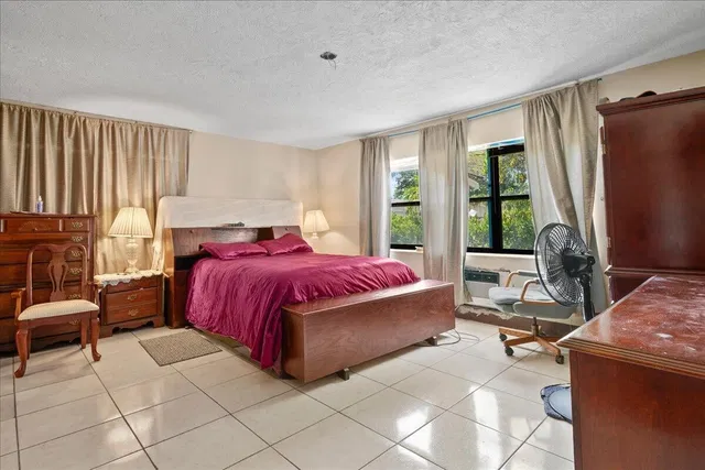 Residence photo 3