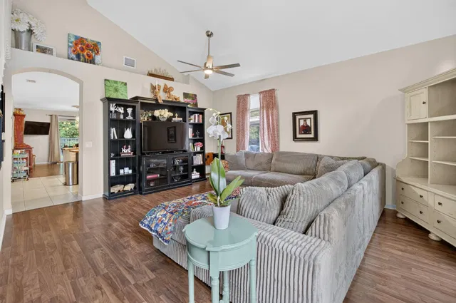 Residence photo 5