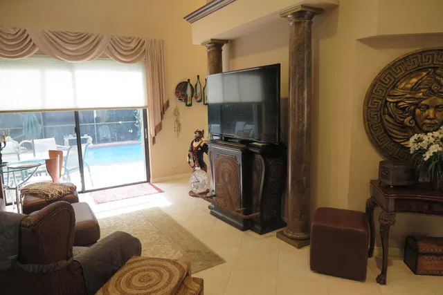 Residence photo 6