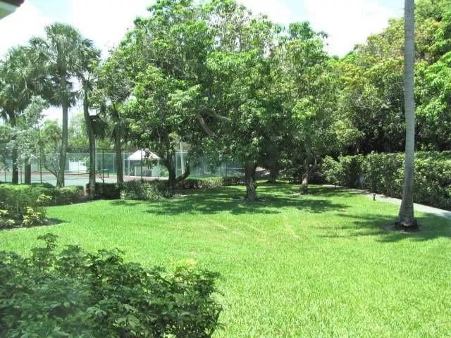 Unit H1 photo 13