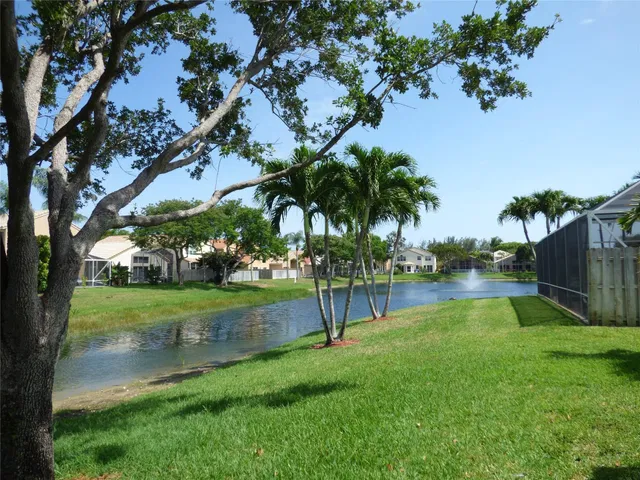 Residence photo 3