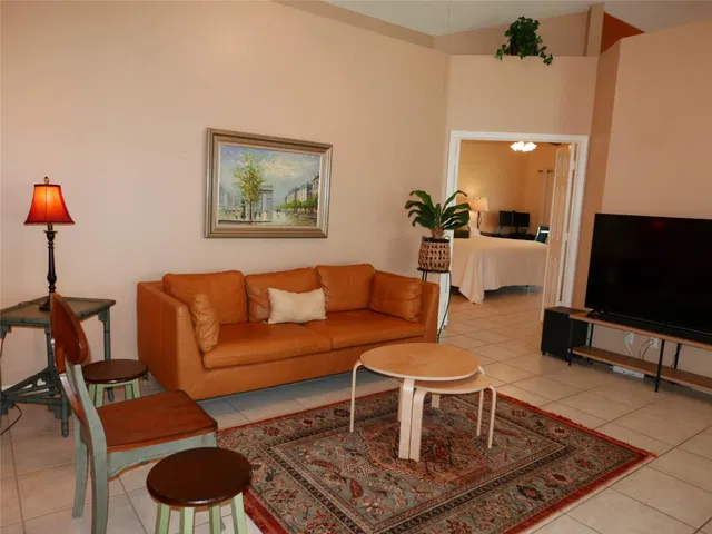 Residence photo 5