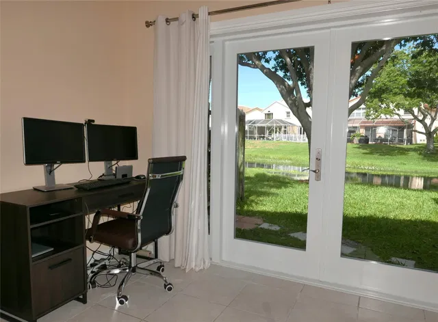 Residence photo 17