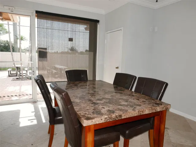 Residence photo 32