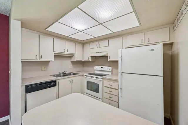 Unit 4682 photo 12