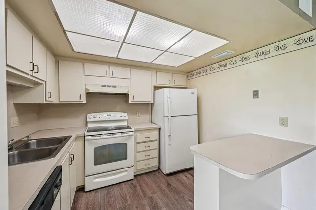 Unit 4682 photo 14