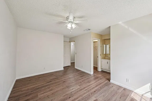 Unit 4682 photo 18