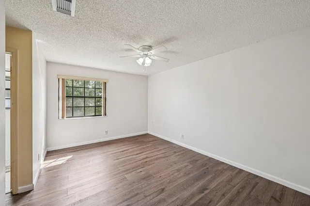 Unit 4682 photo 20