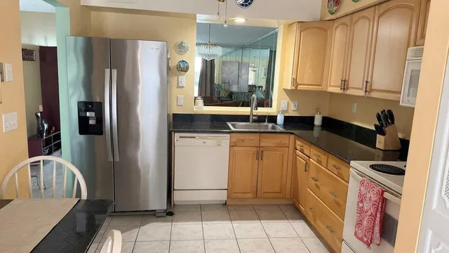 Unit 309 photo 5