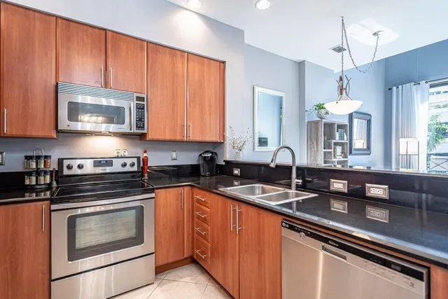 One City Plaza Unit 418 photo 8