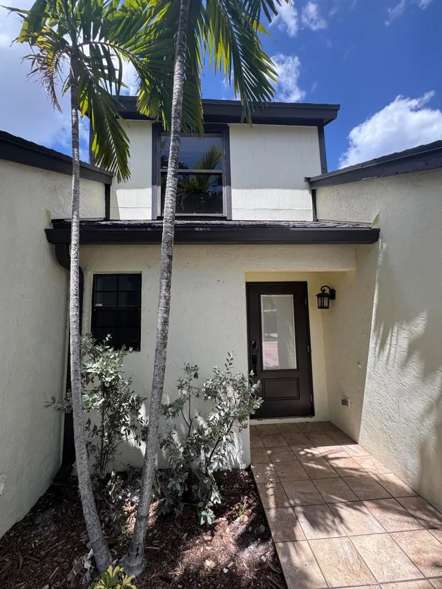 Residence photo 2