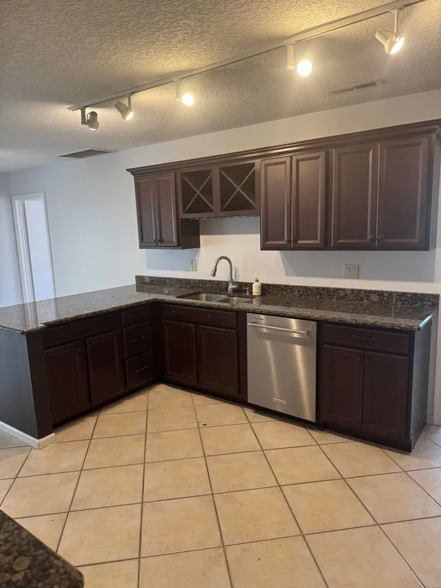 Residence photo 6