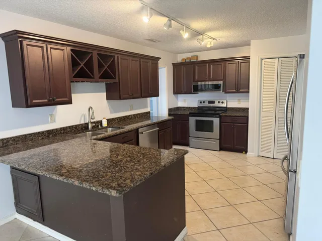 Residence photo 8