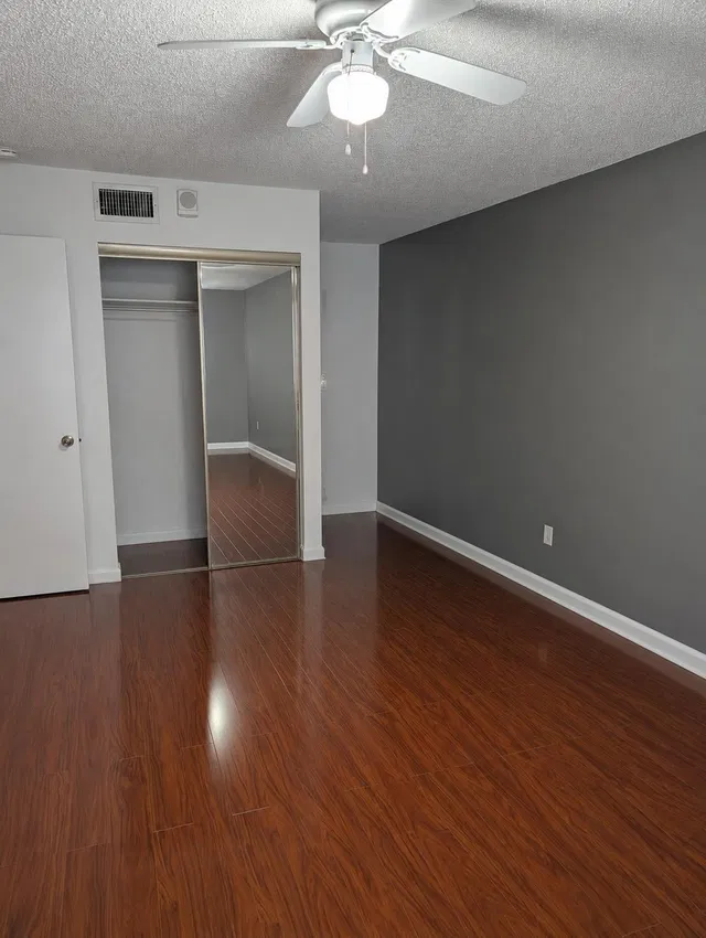 Unit 218 photo 6