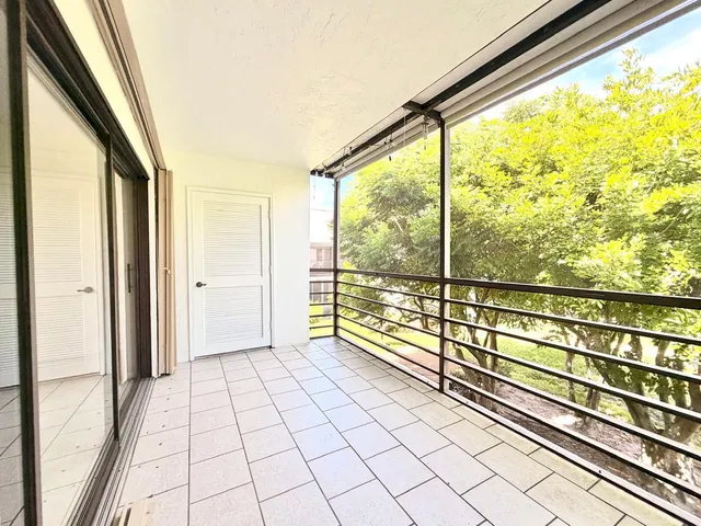 Unit A502 photo 11