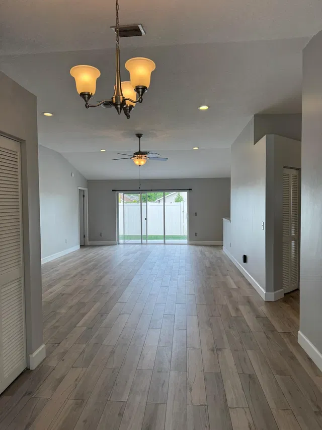 Residence photo 3