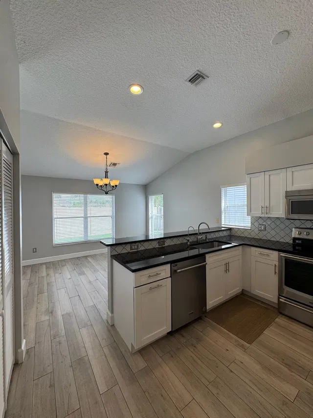 Residence photo 5