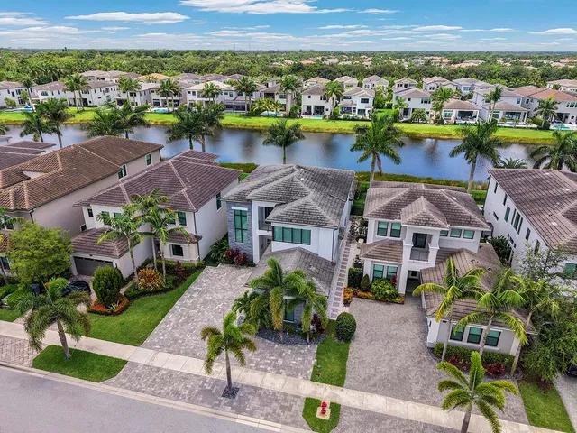 Boca Bridges Residence photo 39