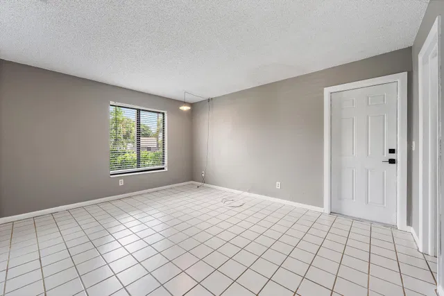  Residence photo 4